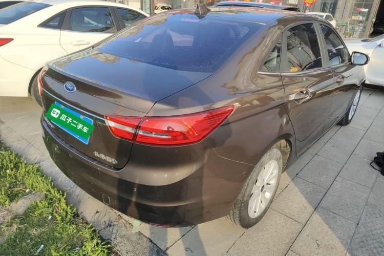 Used Ford Escort 2015 1.5L Automatic Fashion Model
