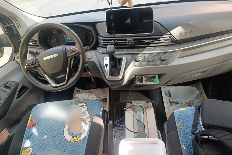 Used SAIC MAXUS V90 RV 2023 2.0T Traveler RVLIFE Fun Edition Center Console