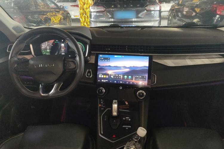 Used Lynk & Co 01 2023 2.0TD Two-Wheel Drive Pro Trim Center Console