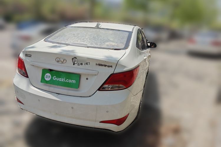 Used Hyundai Verna (older generation) 2014 1.4L Manual Smart GLS Trim Rear Right 45 Deg