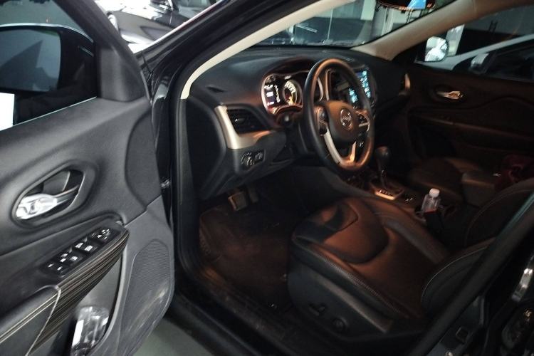 Used Jeep Cherokee 2016 2.4L Leading Edition