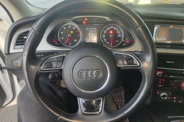 Used Audi A4L 2015 35 TFSI Automatic Comfort Model Steering Wheel
