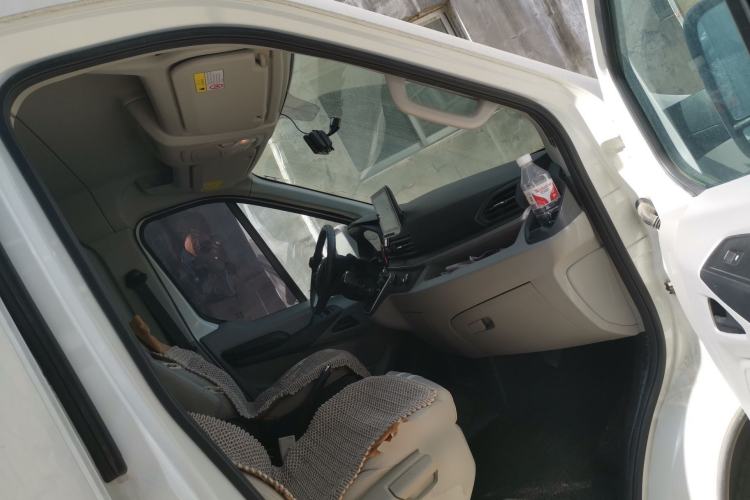 Used SAIC MAXUS Xintu V90 2019 2.0T Manual Zhi Du Xing Front-Wheel-Drive Single Tire Short Wheelbase Mid-Height 6-Seater Left Rear Seat