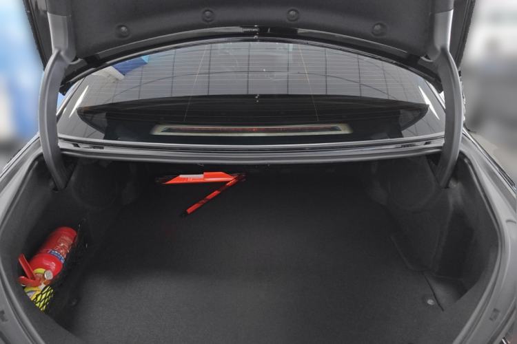 Used Mercedes-Benz E-Class New Energy 2022 E 350 e L Plug-in Hybrid Sedan Trunk