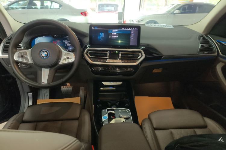 Used BMW iX3 2023 Leading Model Center Console