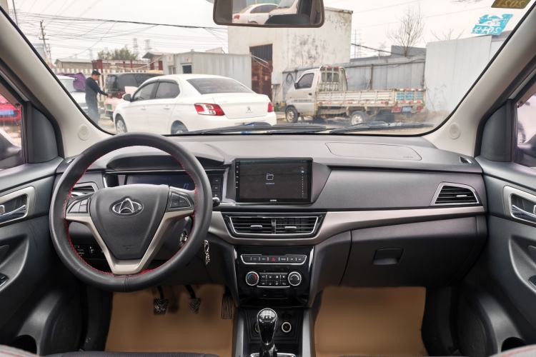 Used CHANGAN KAICHENG Oushang A600 2016 1.5L Manual Luxury 7-Seater Interior 1