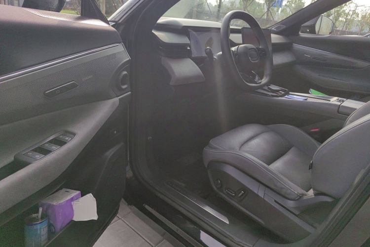 Used Lynk & Co 08 EM-P 2023 120km Long-Range Pro