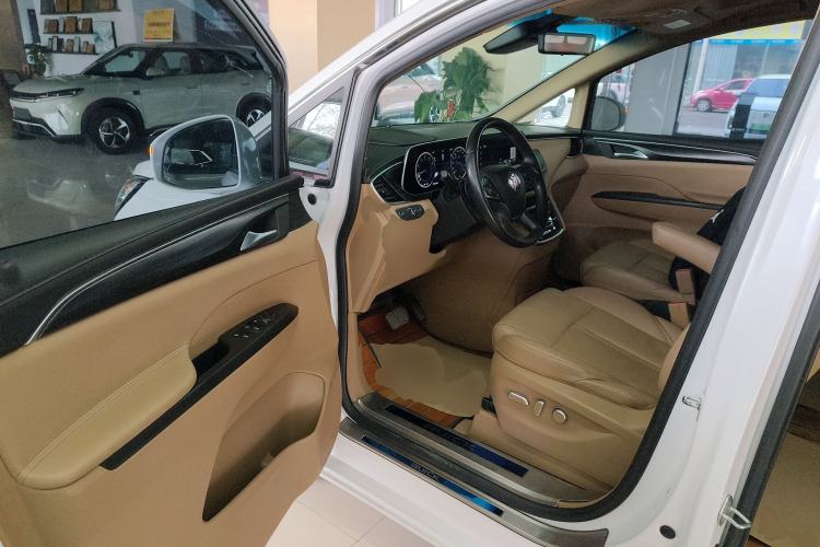 Used Buick GL8 2021 ES Landtrek 653T Luxury Model