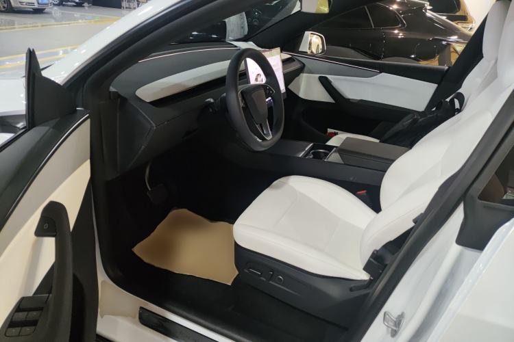 Used Tesla Model Y 2026 Facelifted Long-Range Rear-Drive Model Driver Seat