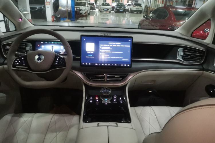 Used Denza D9 2022 DM-i 970 Four-Wheel Drive Flagship Model
