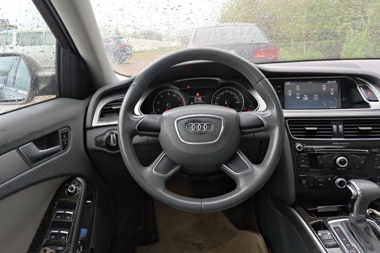 Used Audi A4L 2013 30 TFSI Automatic Comfort Model Steering Wheel