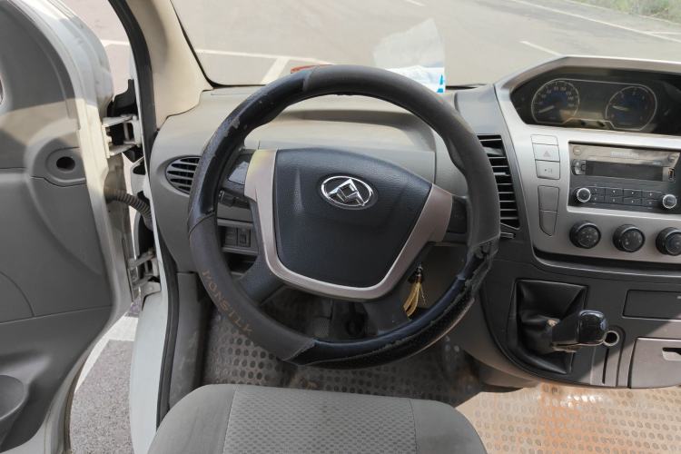 Used SAIC MAXUS Xintu V80 2014 2.5T Aotuntong Long Wheelbase Mid-Roof Model Steering Wheel