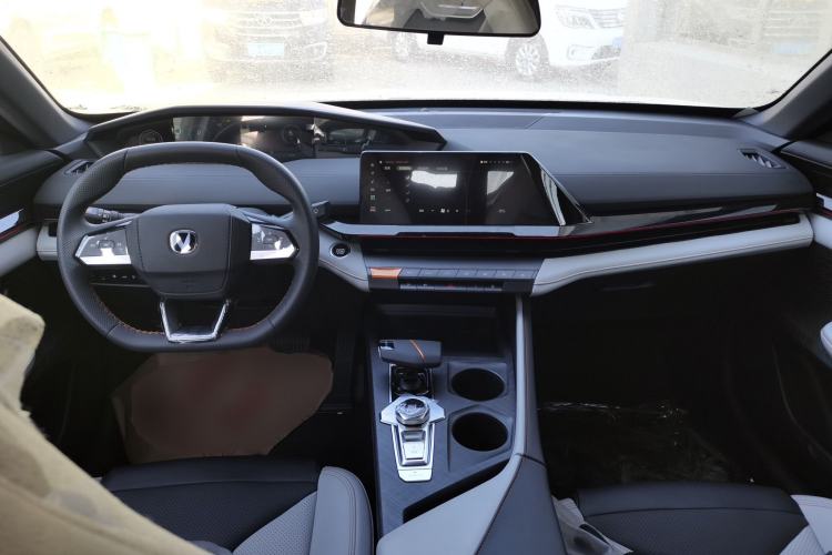 Used Changan UNI-V iDD 2024 Blue Whale Smart Electric iDD 136km Luxury Model