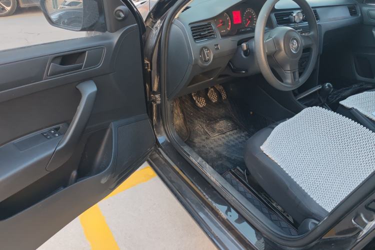 Used Volkswagen Santana 2013 1.6L Manual Fashion Edition Driver Seat