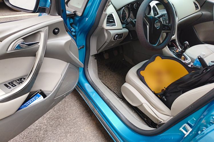 Used Buick GT 2012 XT 1.6L Manual Entry-Level Model