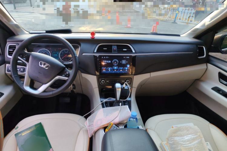 Used Huasong 7 2015 2.0T Automatic Comfort Model Center Console