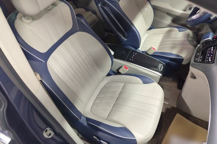 Used Roewe iMAX8 2022 400TGI Prestige Edition
