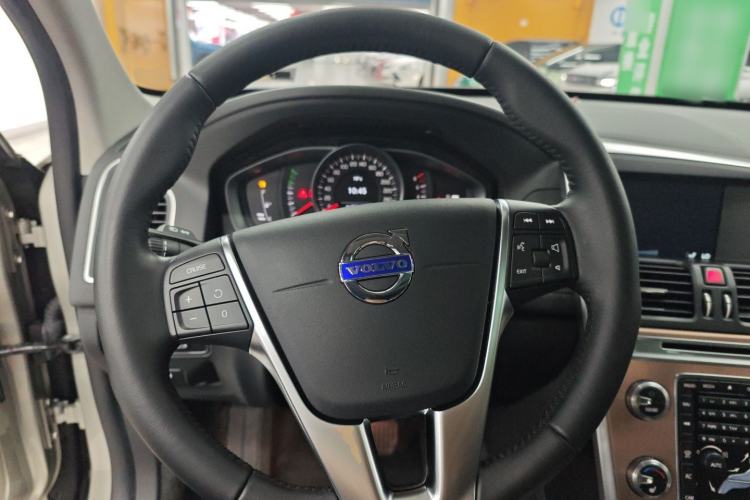 Used Volvo XC60 2017 T5 AWD Smart Upgrade Model
