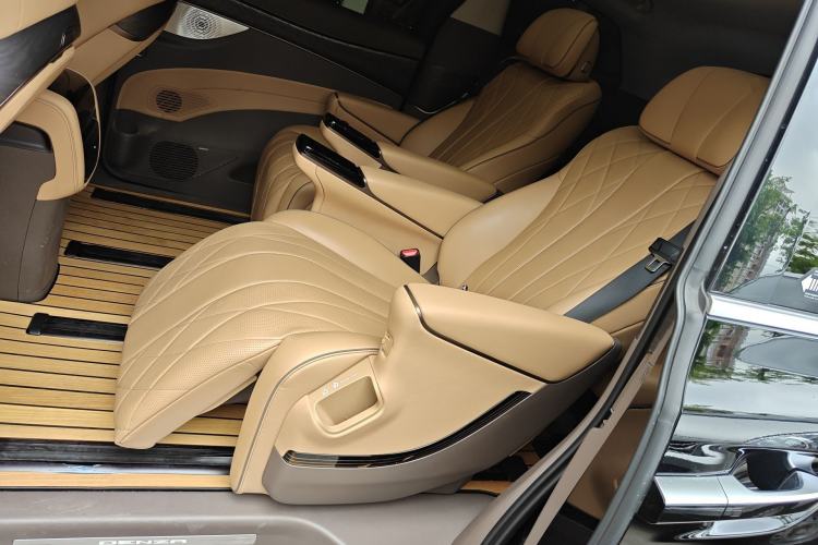 Used Denza D9 2022 DM-i 1040 Prestige Model
