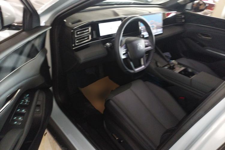 Used BYD Qin L 2025 DM-i Smart Drive 120KM Superior Model
