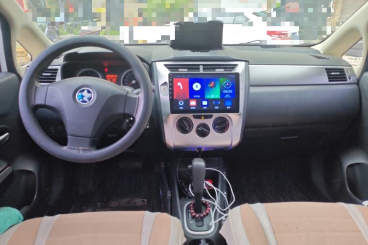 Used Venucia R50X 2013 1.6L Manual Version with Beidou Navigation Center Console