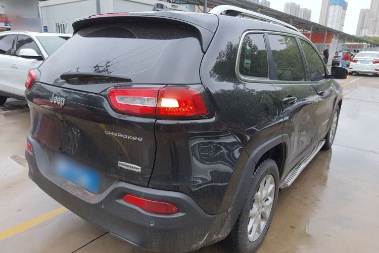 Used Jeep Cherokee 2016 2.0L Superior Edition