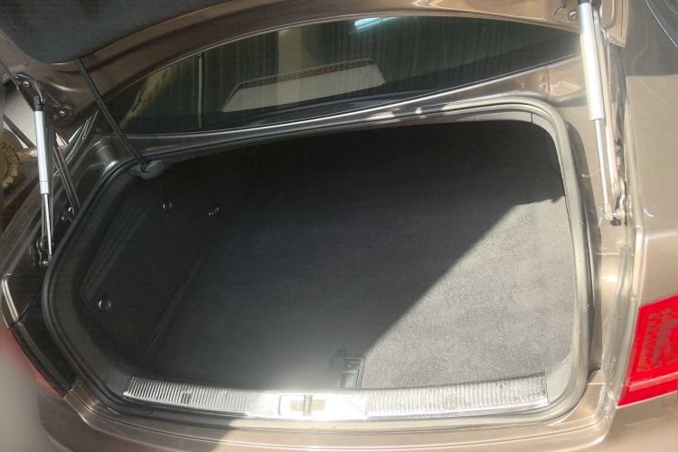 Used Volkswagen Phaeton 2011 3.6L V6 5-Seater Extended Comfort Version
