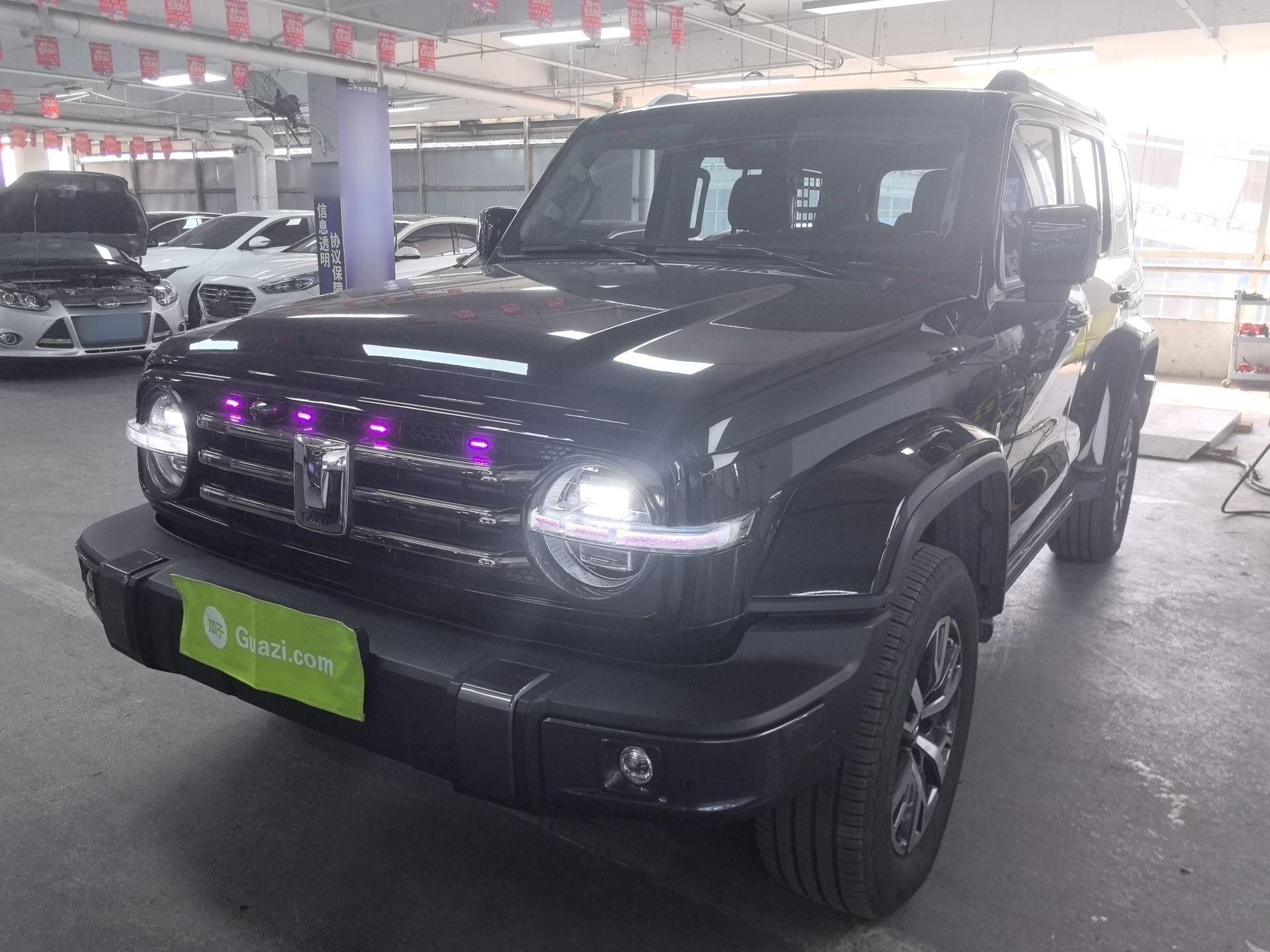 تحت مقدمة السيارة