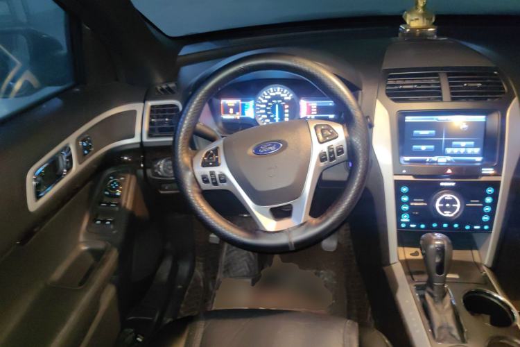 Used Ford Explorer 2013 3.5L Deluxe Model
