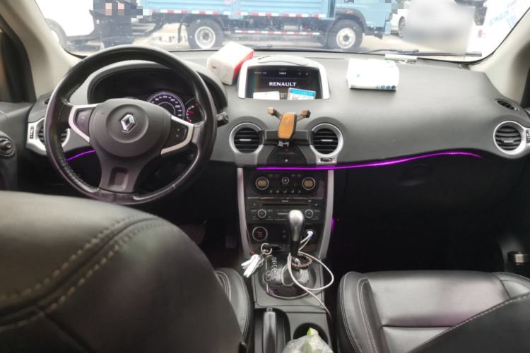 Used Renault Koleos 2014 Revised Version 2.0L Two-Wheel Drive Fashion Edition Center Console