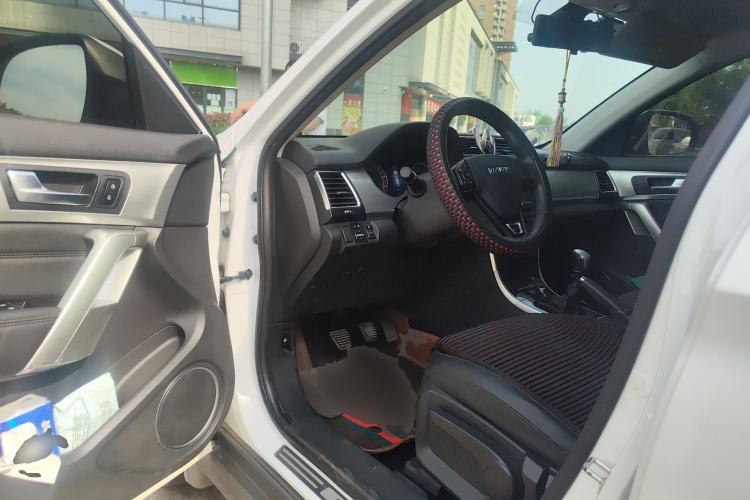 Used Haval H2 2017 Red-Label 1.5T Manual Two-Wheel-Drive Elite Model
