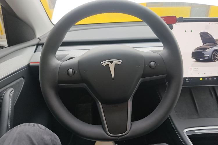 Used Tesla Model Y 2024 Long-Range All-Wheel-Drive Version Steering Wheel