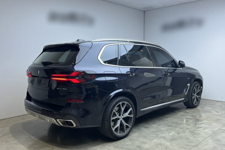 Used BMW X5 2023 xDrive 30Li Luxury M Sport Package Exterior 3