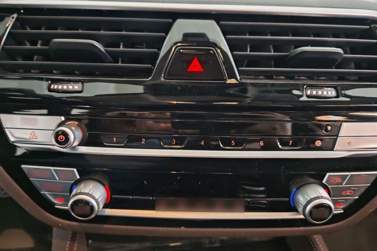 Used BMW 5 Series 2022 Second Facelift 525Li Luxury Package
