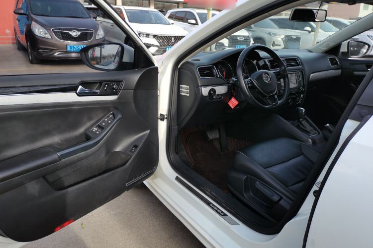 Used Volkswagen Sagitar 2016 230TSI 25th Anniversary Edition
