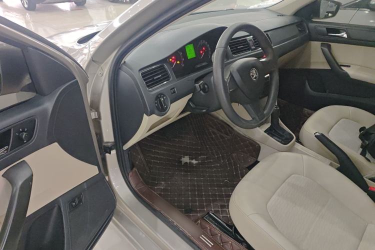 Used Skoda Rapid 2015 1.6L Automatic Smart Selection Model