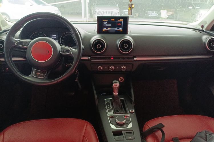 Used Audi A3 2016 Limousine 35 TFSI Prestige Edition Center Console