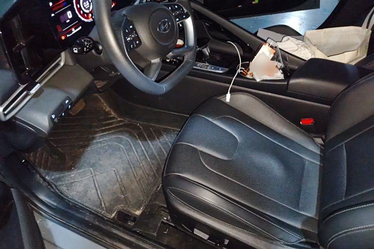 Used Hyundai Elantra 2022 1.5L CVT LUX Prestige Edition Left Front Seat