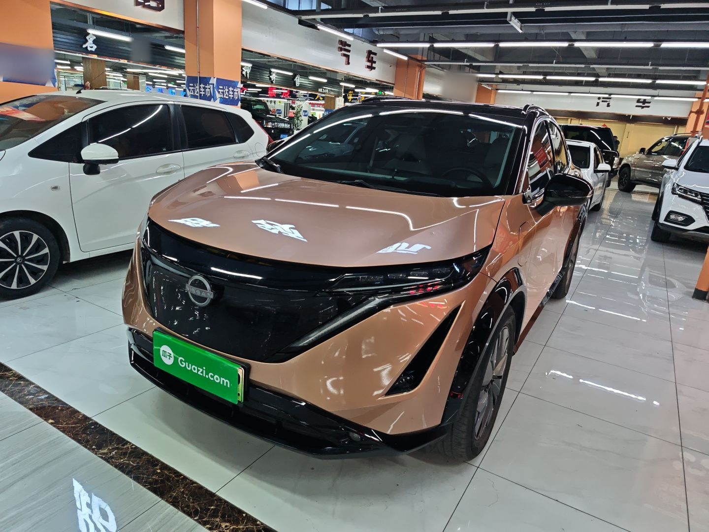 Под передней частью автомобиля