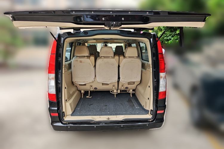 Used Mercedes-Benz Vito 2011 2.5L 7-seater executive version Trunk