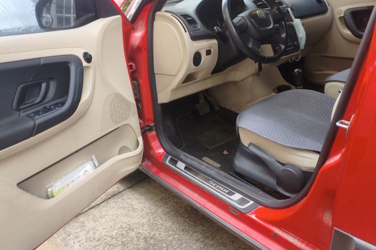 Used Skoda Fabia 2012 1.6L Scout Driver Seat