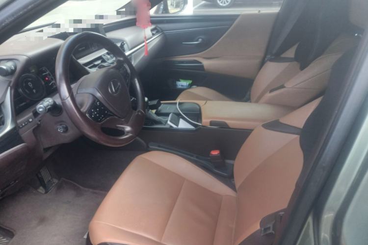 Used Lexus ES 2020 300h Deluxe Edition