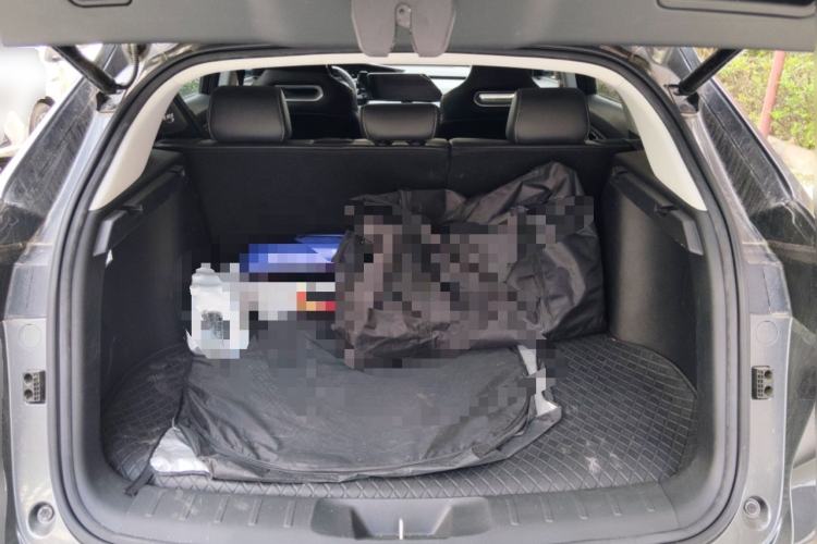 Used CHANGAN UNI-K 2024 2.0T Two-Wheel Drive YueShang Trim Trunk