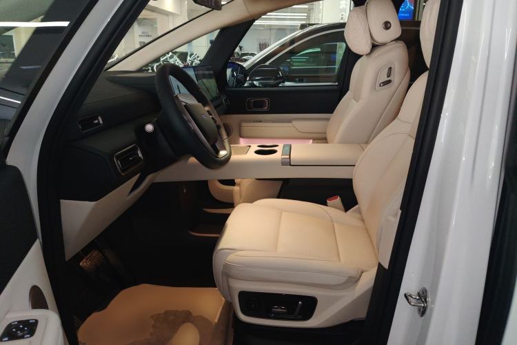 Used Li Auto MEGA 2025 Home Family Special Edition
