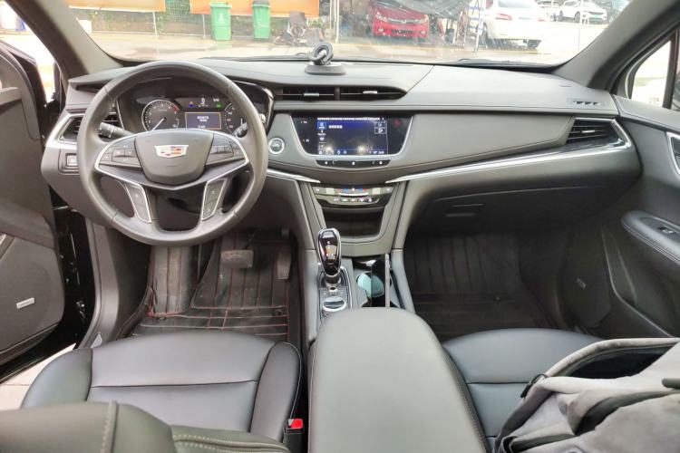 Used Cadillac XT5 2021 2.0T Two-Wheel Drive Luxury Version Center Console