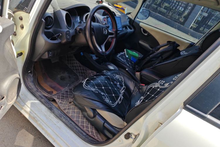 Used Honda Fit 2011 1.3L automatic comfort version
