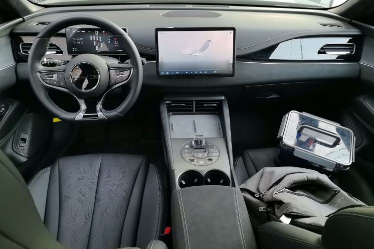 Used BYD Seal 06 New Energy 2025 DM-i Smart Drive 120KM Deluxe Model Center Console