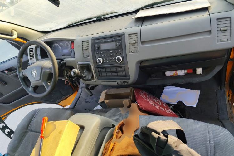 Used Foton Scenic G7 2016 2.0L Commercial Version Long Wheelbase High Roof – 4Q20M Center Console