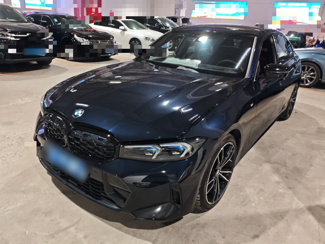 تحت مقدمة السيارة