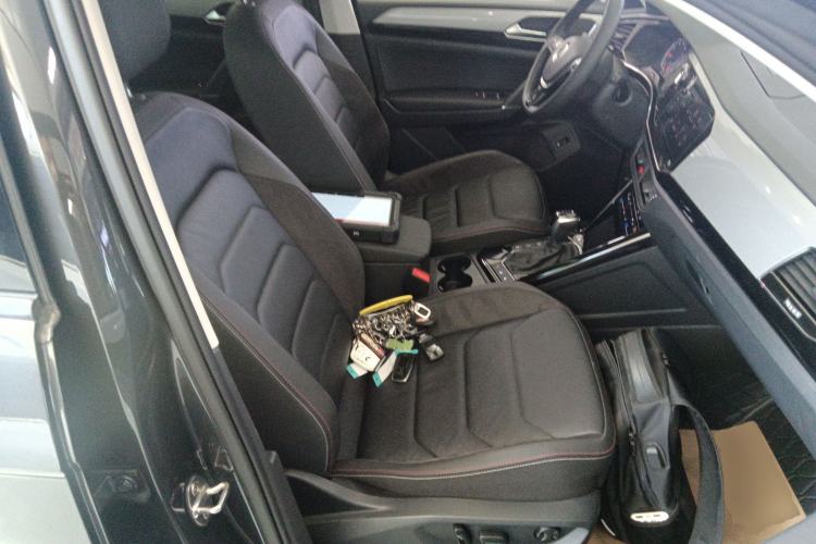 Used Volkswagen Tayron 2022 280TSI Two-Wheel Drive Luxury Smart Connectivity Version Right Front Seat